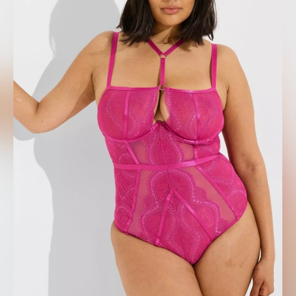 Womens Torrid Fuchsia Pink Boudoir Strappy Bodysuit size 1